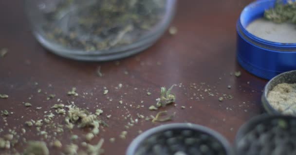 Marijuana Grinders Filled Weed Kief Wood Background Pan Right — Vídeo de stock