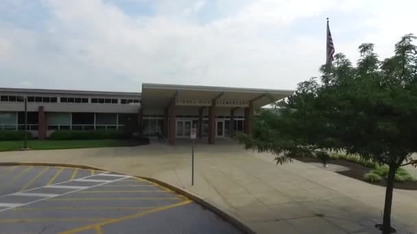 Aerial View Entrance Elementary School Pennsylvania — Vídeo de stock