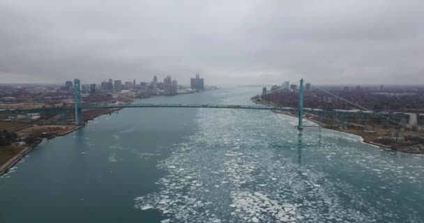 Vehicles Crossing Ambassador Bridge Detroit Windsor Winter — Stock video