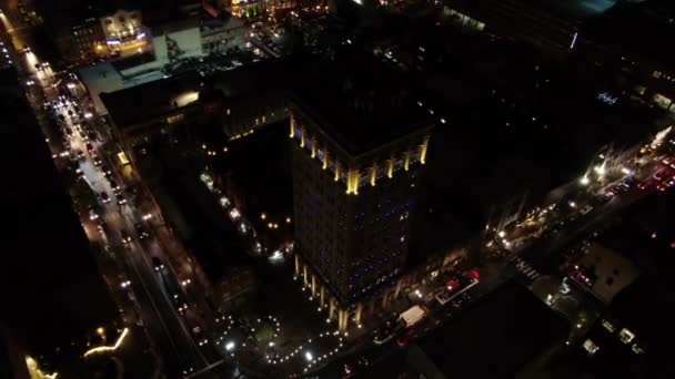 Aerial Slow Rise Greist Building Window Lighting Changes Blue Green — Stockvideo