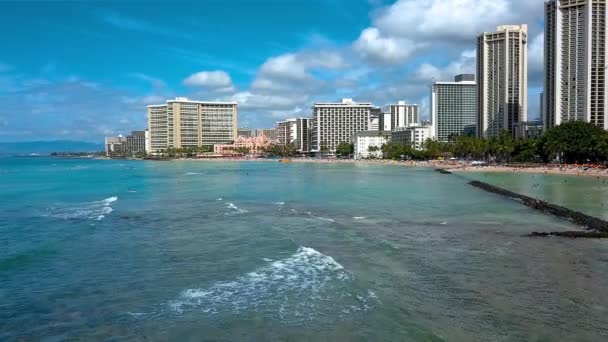 Basso Filmato Drone Largo Della Costa Della Spiaggia Waikiki Sull — Video Stock