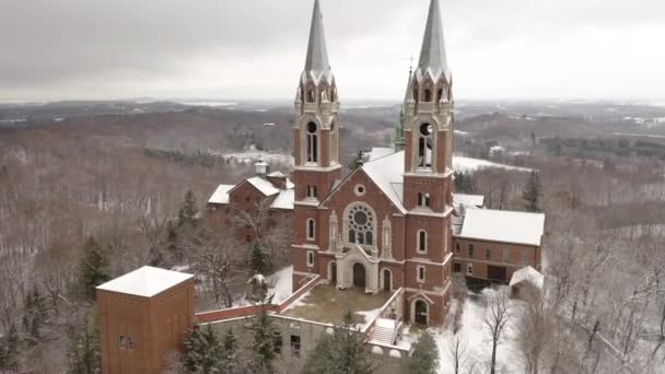 Cinematic Aerial View Historic Holy Hill — Vídeos de Stock