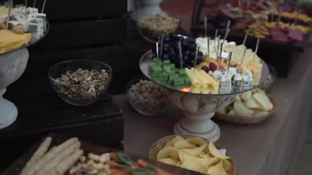 Μια Γρήγορη Ανασκόπηση Ενός Πολύ Νόστιμου Γαμήλιου Φαγητού Στο Πιάτο — Αρχείο Βίντεο