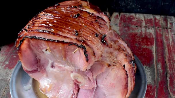 Pouring Syrup Glaze Baked Spiral Cut Ham — Stock Video