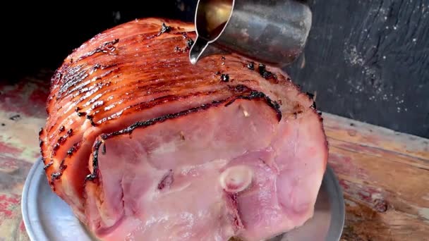 Pouring Syrup Glaze Baked Spiral Cut Ham — Stock Video