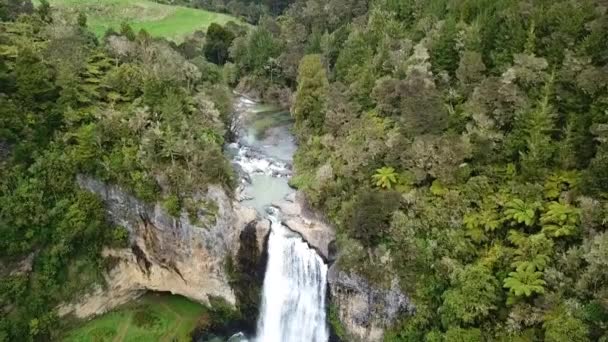 Shooting Hunua Falls Auckland New Zealand Using Dji Mavic Pro — стокове відео