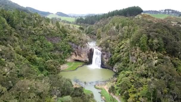 Shooting Hunua Falls Auckland New Zealand Using Dji Mavic Pro — стоковое видео