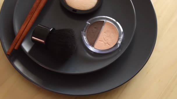 Minimal Concept Background Make Brushes Powders Grey Plate Rotating Wooden — Αρχείο Βίντεο