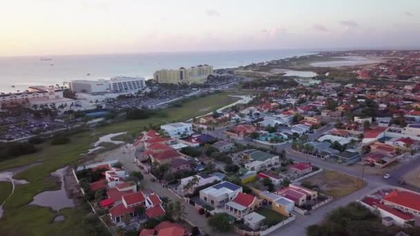 Residential Neighborhoods Massive Hotels Coast Aruba Golden Hour Aerial Sweep — стоковое видео