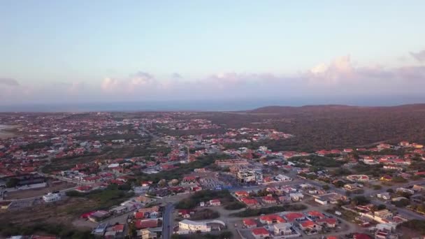 Houses Orange Roofs Caribbean Island Aruba Aerial Tilt — Vídeo de stock
