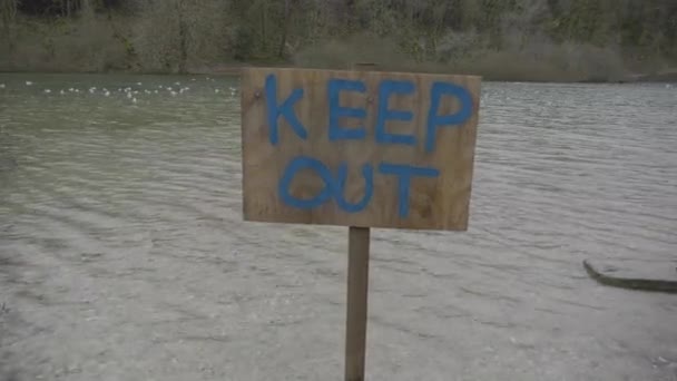 Wooden Keep Out Sign Lake — Vídeo de Stock