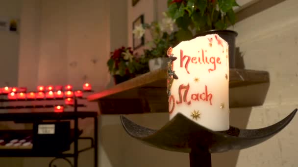 Close Lumânarea Crăciun Care Arde Interiorul Bisericii Theatiner Din München — Videoclip de stoc