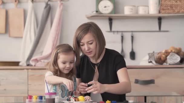 Mum Small Dauther Kitchen Painting Eggs Gouache Using Thick Brush — Vídeo de Stock