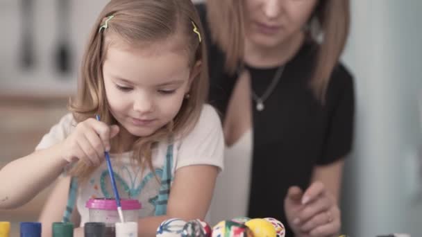 Mum Small Daughter Sitting One Table Girl Learning Trying Paint — Stockvideo