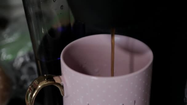 Café Que Vierte Una Taza — Vídeos de Stock