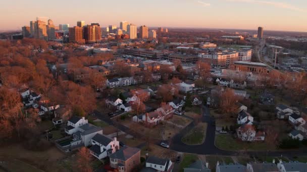 Aerial Pan Downtown City Skyline Highway Sunset High School Football — Stockvideo