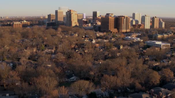 Aerial Pull Away City Skyline Houses Trees Sunset — стоковое видео
