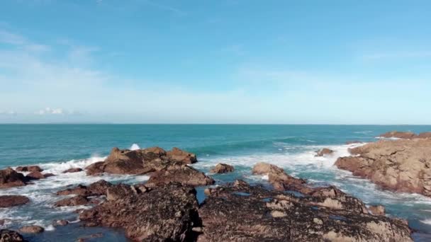 Aerial Shot Rocks Being Hit Waves Seabirds Flying Foreground Plemont — Vídeos de Stock