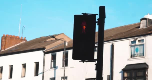 Traffic Lights Changing Pedestrians Point View Stood Waiting Cross — Stok video