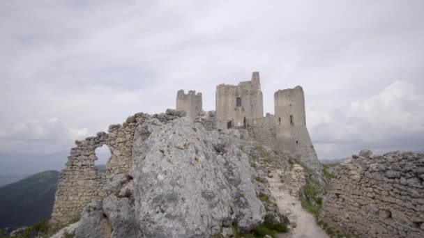 Panorâmica Castelo Medieval Fortaleza Calascio Uma Pequena Cidade Abruzzo Dos — Vídeo de Stock