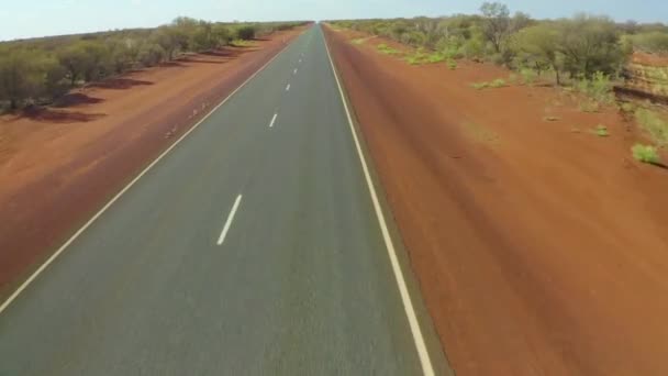 Απογείωση Από Τον Δρόμο Της Ερήμου Πλάνα Από Drone — Αρχείο Βίντεο