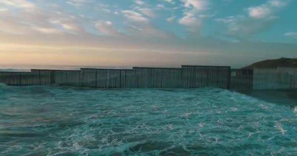 Aerial Shot Wall Waves Sunset Tijuana Beach — ストック動画