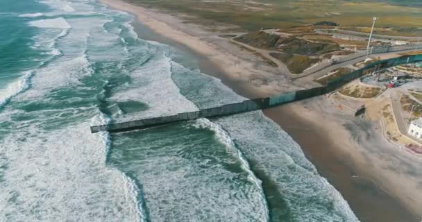 Aerial Shot Sea Beach Tijuana Wall Border San Diego Lighthouse — ストック動画