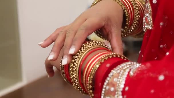 Hand Person Wedding Elegant Fashion Putting Bangle Girls — Αρχείο Βίντεο