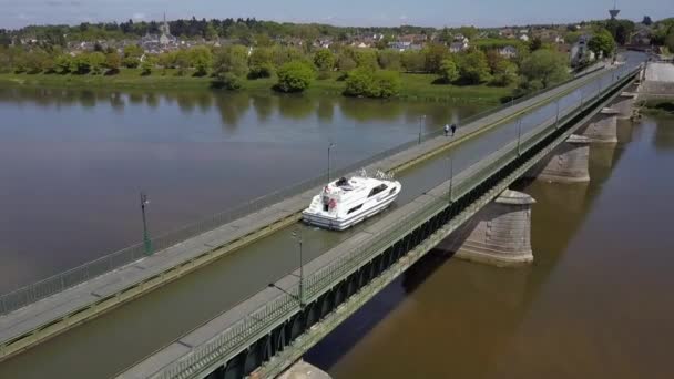 Aerial View Boat Crossing Aqueduct Briare France Europe — стокове відео