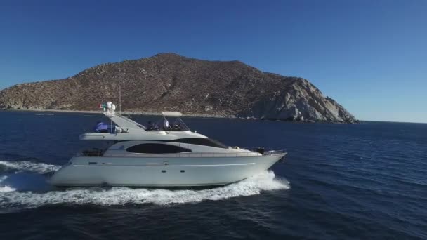 Letecký Snímek Luxusní Jachty Křižování Cabo Pulmo Národního Parku Baja — Stock video