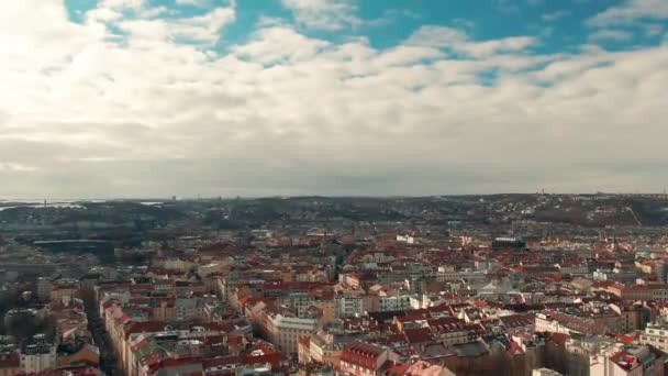 Praga Vuelo Sobre Casas Cielo Azul Nubes Drone — Vídeos de Stock