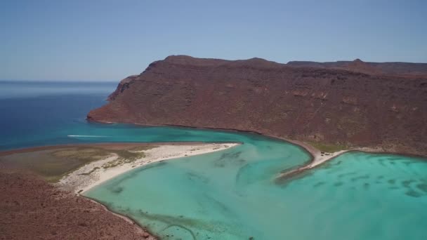 Zdjęcie Lotnicze Wspaniałego Miejsca Które Oddziela Wyspę Partida Wyspy Espiritu — Wideo stockowe
