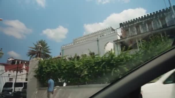 View Zanzibar Stone Town Street Buildings Window Taxi — Stockvideo