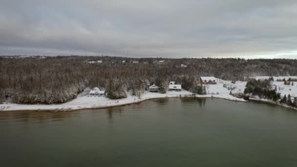 Cabins Overlooking Mackinac Bridge Aerial — Stok video