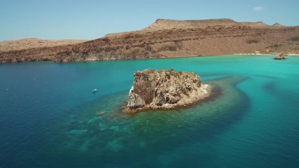 Drone Aéreo Filmado Uma Formação Rochosa Ilha Espiritu Santo Parque — Vídeo de Stock