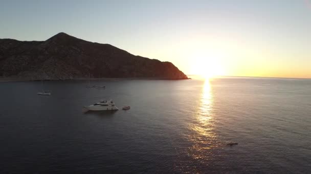Aerial Menembak Kayak Dan Perahu Saat Matahari Terbit Cabo Pulmo — Stok Video