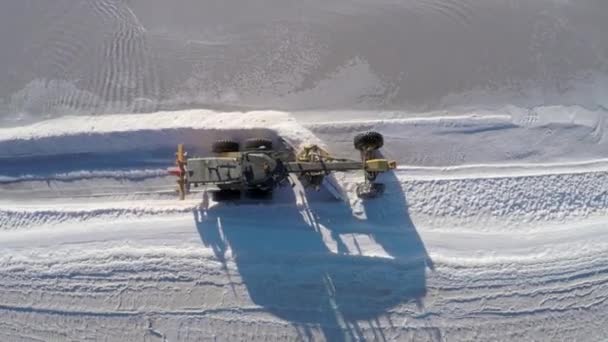 Letecký Cenitální Snímek Traktoru Oddělujícího Sůl Který Sklízet Guerrero Negro — Stock video