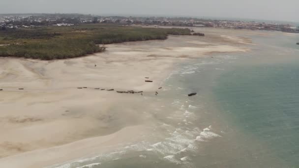 Vast Open Beach Fishing Boat Ashore Stone Town Zanzibar Tanzania — Video