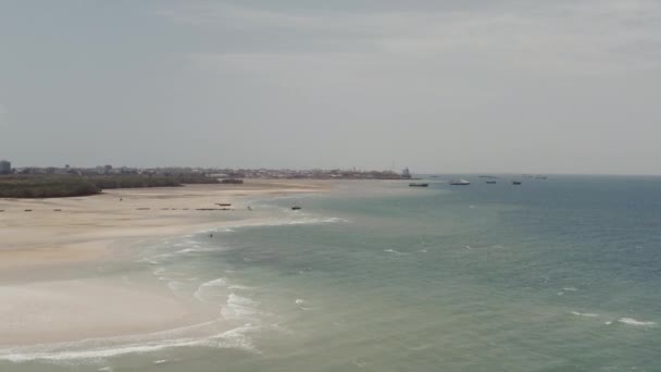 Vast Open Beach Fishing Boat Ashore Stone Town Zanzibar Tanzania — Stockvideo