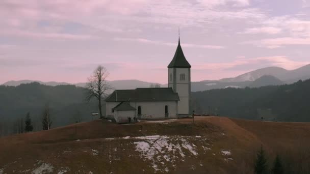 Kostel Louce Kopci Dolly Efekt Zoom Západ Slunce Pozadí Kostela — Stock video