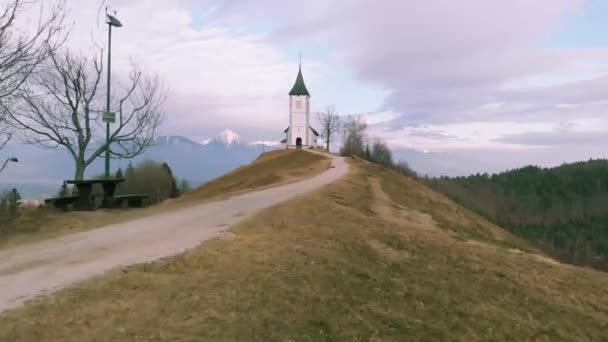 Route Vers Église Sur Colline Des Prés Aller Église Avec — Video
