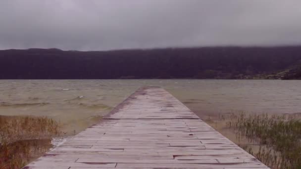Dlouhé Dřevěné Molo Jezera Sete Cidades Ostrově Sao Miguel Portugalských — Stock video