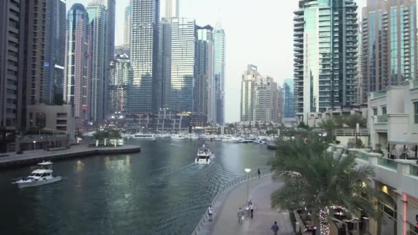 Посмотрите Dubai Marina Небоскребами Водой Dubai Emirates — стоковое видео