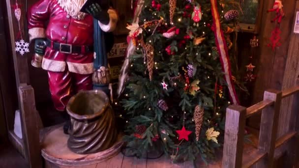 Santa Vánoční Strom Dekorace Outdoor Mall Americká Vesnice Okinawa Japan — Stock video