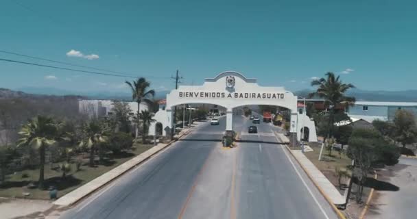 Tiro Aéreo Dos Arcos Entrada Badiraguato — Vídeo de Stock