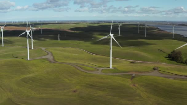 Imágenes Drones Aerogeneradores Verdes Rio Vista California Wind Turbine Farm — Vídeo de stock