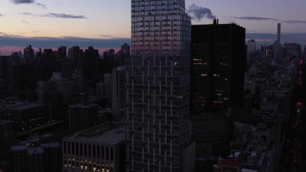 Vôo Drone Arranha Céus Nova York Brilhando Luz Amanhecer — Vídeo de Stock