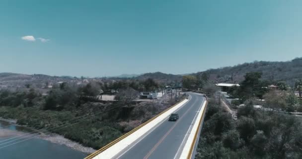 Fotografia Aérea Carro Atravessando Uma Ponte Badiraguato Sinaloa — Vídeo de Stock