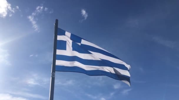 Waving Greek Flag Pole Windy Weather Nice Blue Sky — Vídeo de stock