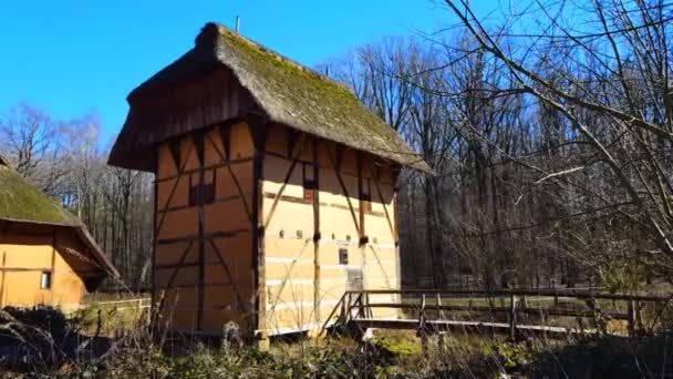 Una Casa Agua Rodeado Agua Con Pequeño Puente Siglo Xvi — Vídeo de stock